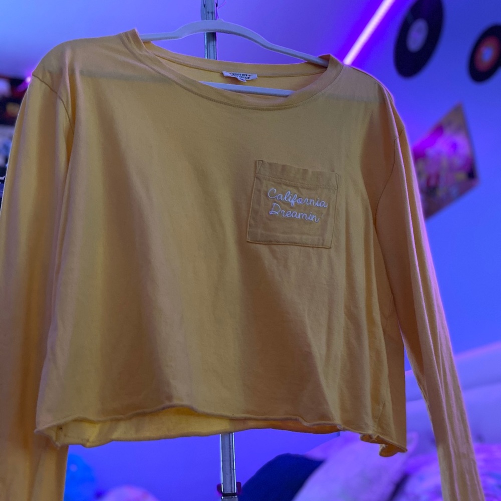 Cute long sleeve crop top